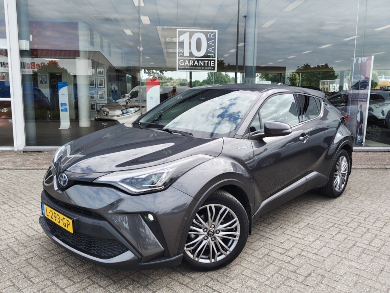 Toyota C-HR - 1.8 Hybrid Executive | Navi | JBL | Sensoren v/a | Android Auto - AutoWereld.nl