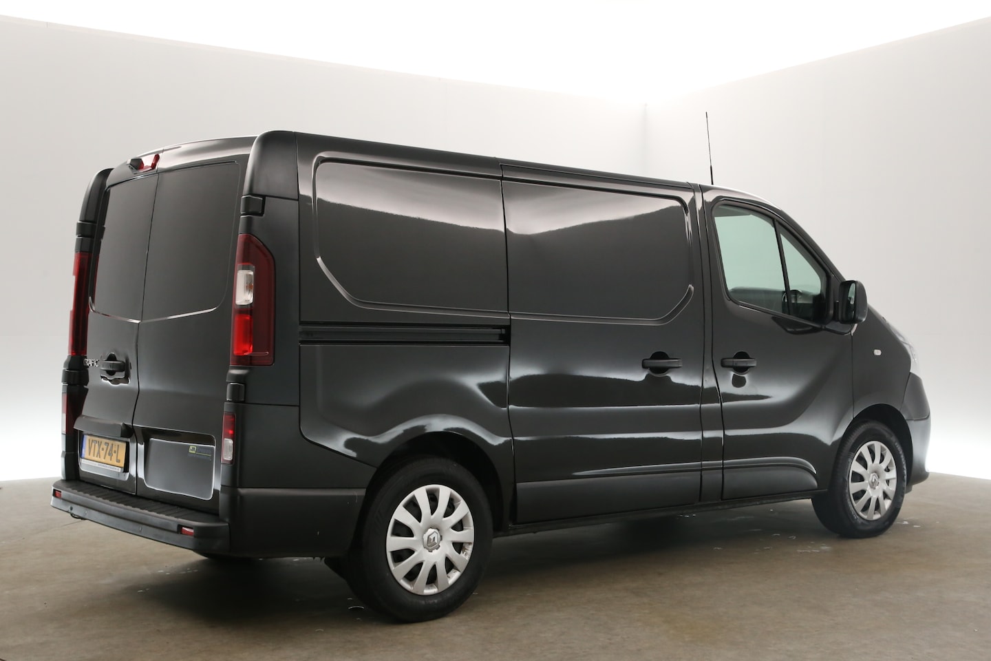 Renault Trafic - 2.0 dCi T29 L1H1 146PK Automaat Airco LED Camera PDC 3 Persoons Elektrpakket - AutoWereld.nl