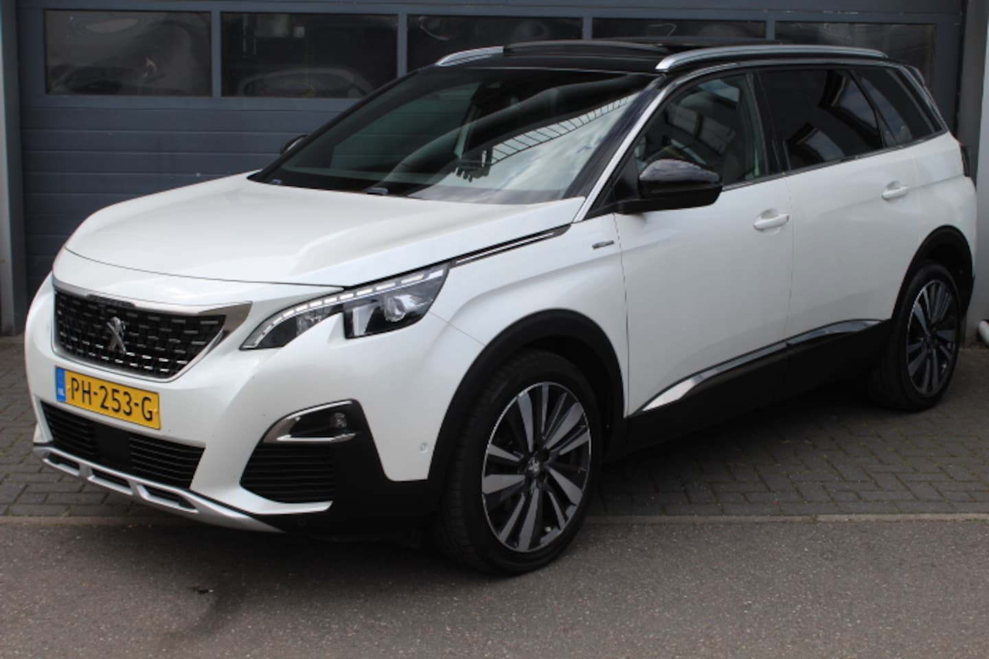 Peugeot 5008 - 1.2 PureTech Blue Lease GT-Line 7P! Camera , Navi,Panormadak, Apple carplay - AutoWereld.nl