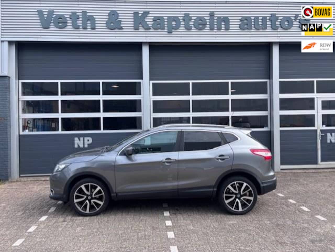 Nissan Qashqai - 1.2 Tekna Panoramdak/Automaat/Achteruitrijcamera/Leder/Trekhaak - AutoWereld.nl