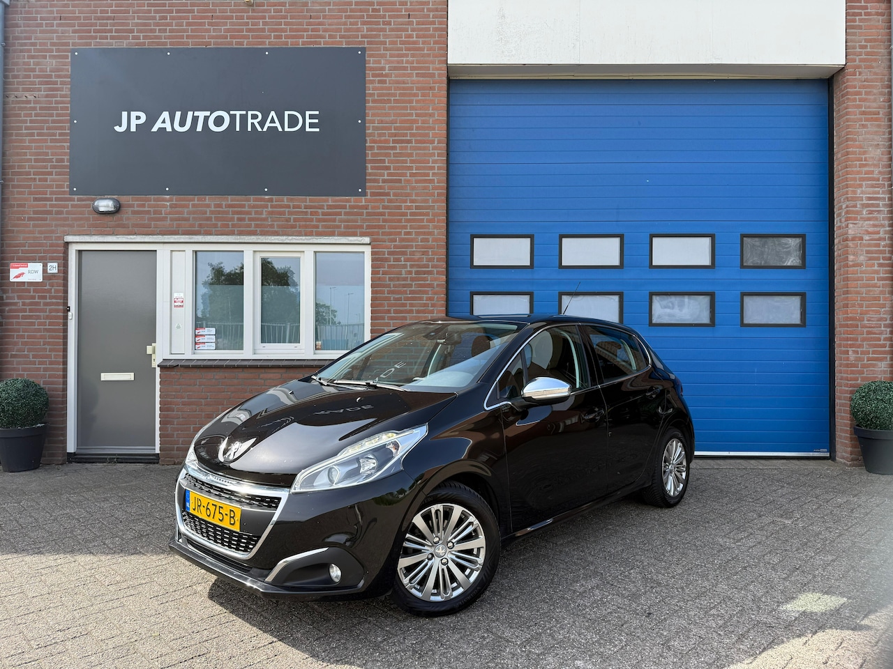 Peugeot 208 - 1.2 PureTech Allure Peugeot 208 1.2 PureTech Allure | Apple CarPlay | Led | PDC - AutoWereld.nl