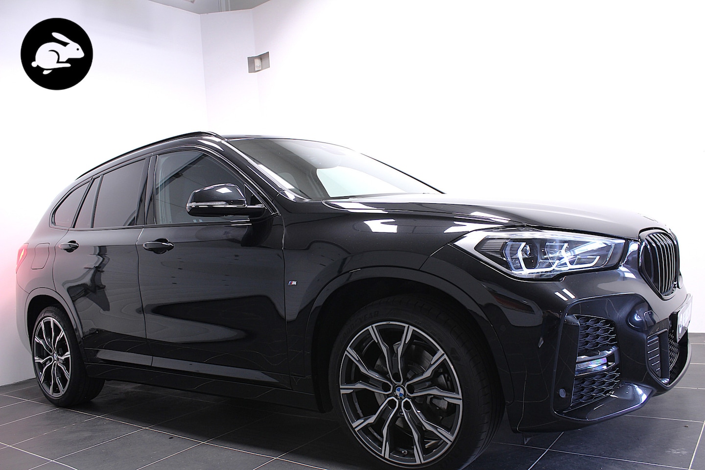 BMW X1 - xDrive25e M Sport/19 inch/Trekhaak/All Black - AutoWereld.nl