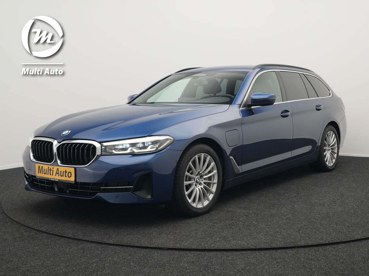 BMW 5-serie Touring - 530e Business Edition Plus Plug In Hybrid Dealer O.H PHEV | Trekhaak af Fabriek | Lederen - AutoWereld.nl