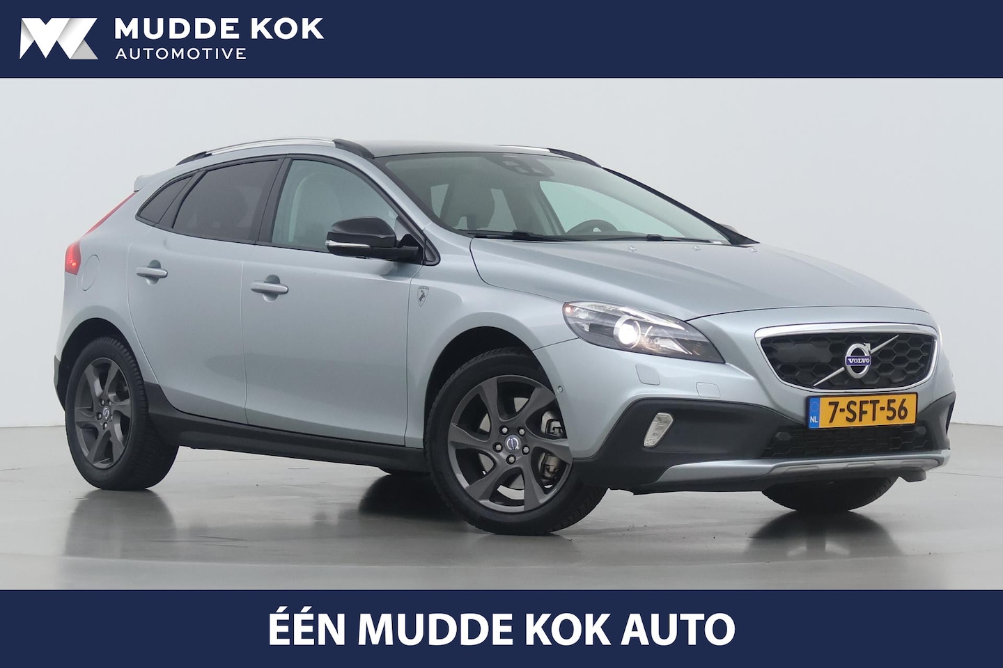 Volvo V40 Cross Country - 2.5 T5 AWD Summum | 5-Cilinder | ACC | Panoramadak | BLIS | Stoelverwarming | Camera - AutoWereld.nl