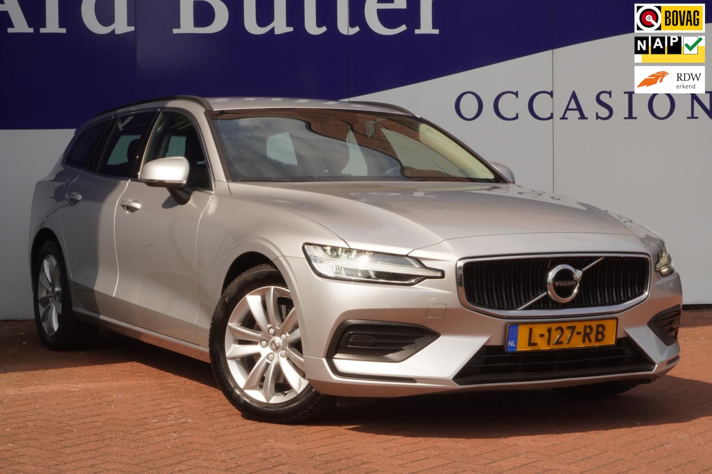 Volvo V60 - 2.0 B3 Momentum Business+Led+Full-Navigatie+Elek-Klep+trekhaak = TOP AANBIEDING !! - AutoWereld.nl