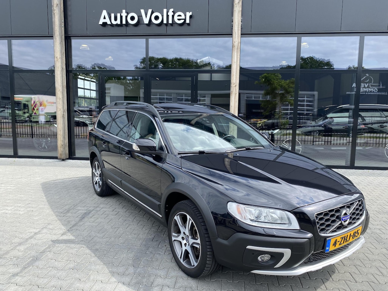 Volvo XC70 - 2.0 T5 FWD Nordic+ Open dak/standkachel/leder/xenon - AutoWereld.nl