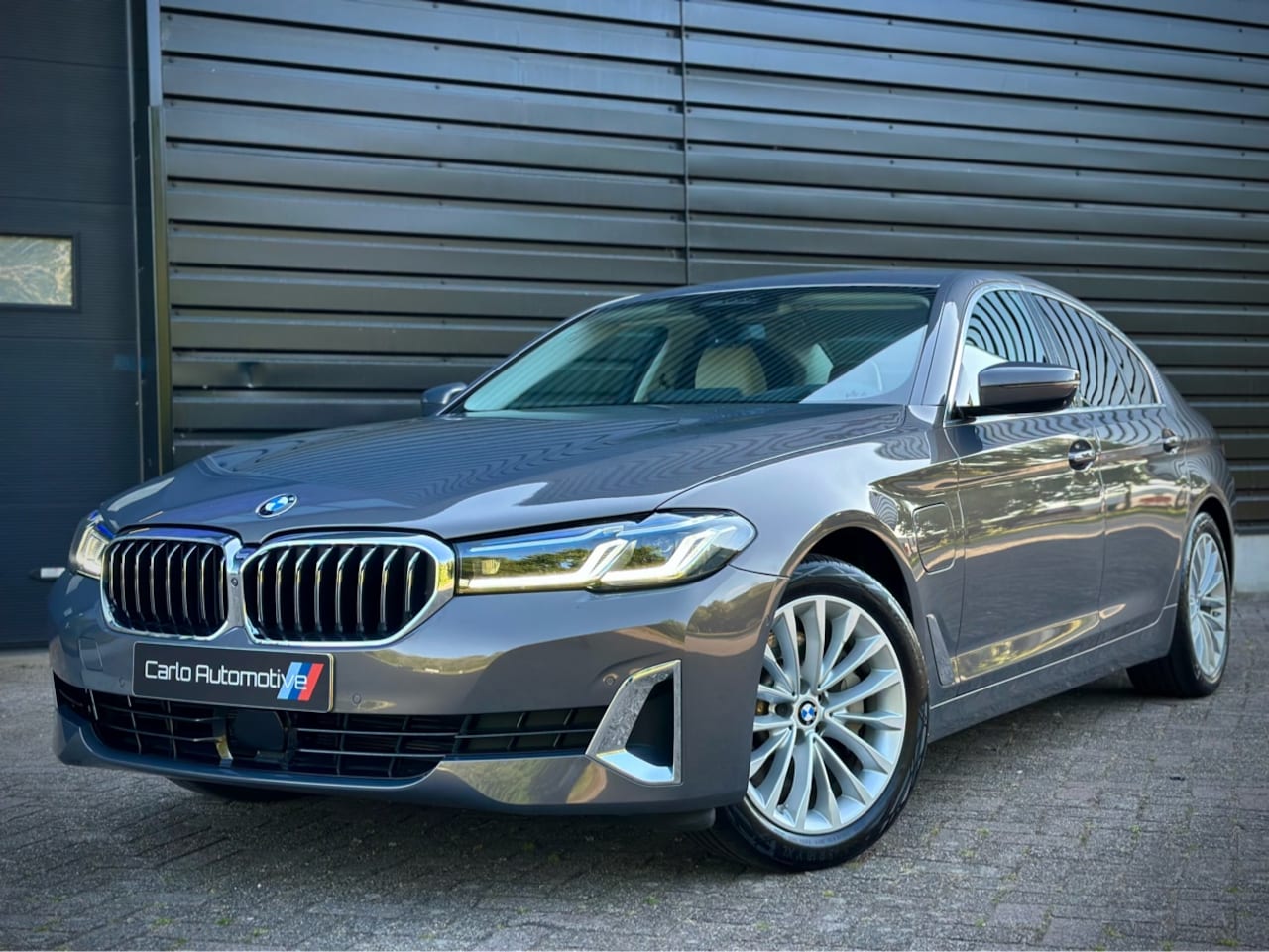 BMW 5-serie - 530e xDrive LASER|HUD|360|H/K|ACC|SOFTCLOSE - AutoWereld.nl