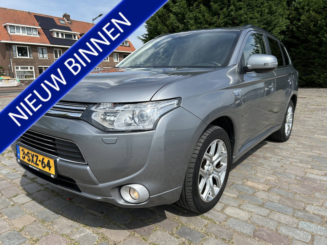 Mitsubishi Outlander - 2.0 PHEV Instyle navi/camera leer schuifdak - AutoWereld.nl