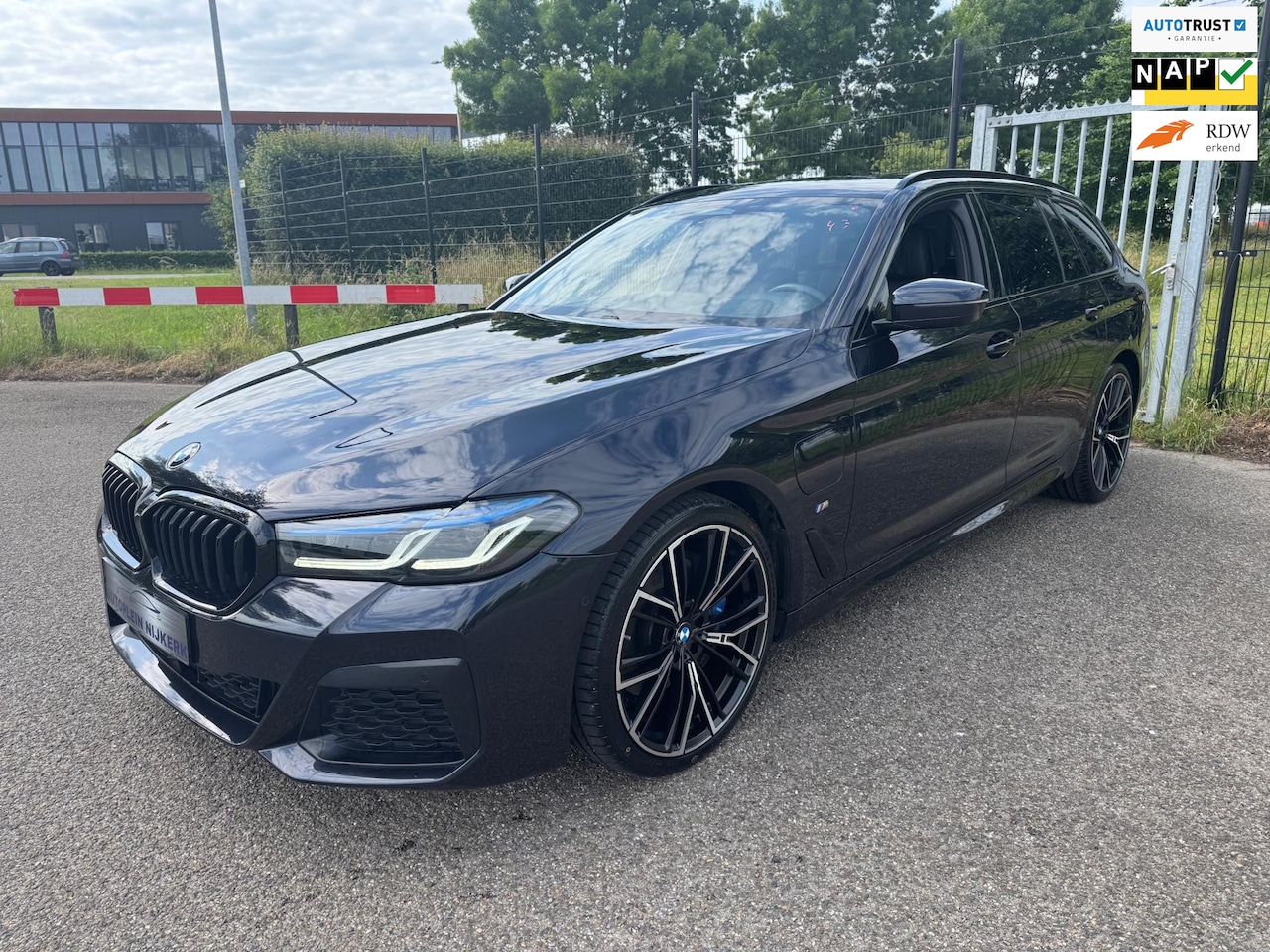 BMW 5-serie Touring - 530e High EXE M-Sport Laser 20inch Comfortseats 4wiel-besturing - AutoWereld.nl