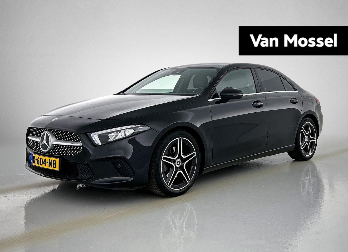 Mercedes-Benz A-klasse - 200 Launch Edition Premium Plus | AUTOMAAT | ACHTERUITRIJCAMERA | STOELVERWARMING | NAVIGA - AutoWereld.nl