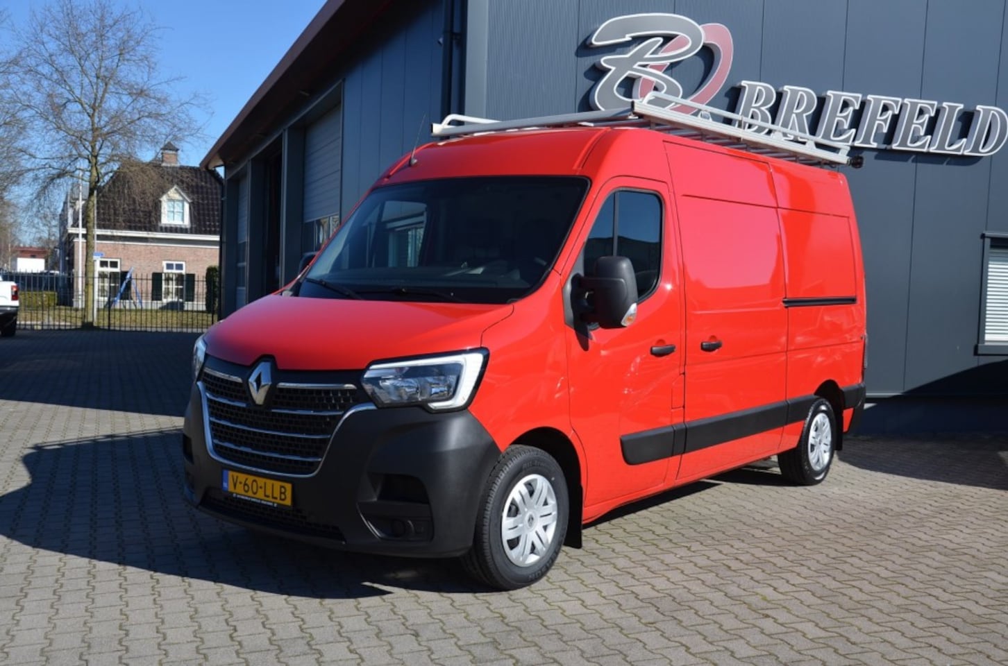 Renault Master - 2.3 DCI 150PK L2H2 2x Schuifdeur, Airco, Automaat - AutoWereld.nl