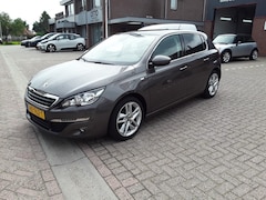 Peugeot 308 - 1.2 PURE TECH STYLE / PANORAMADAK / NAVI