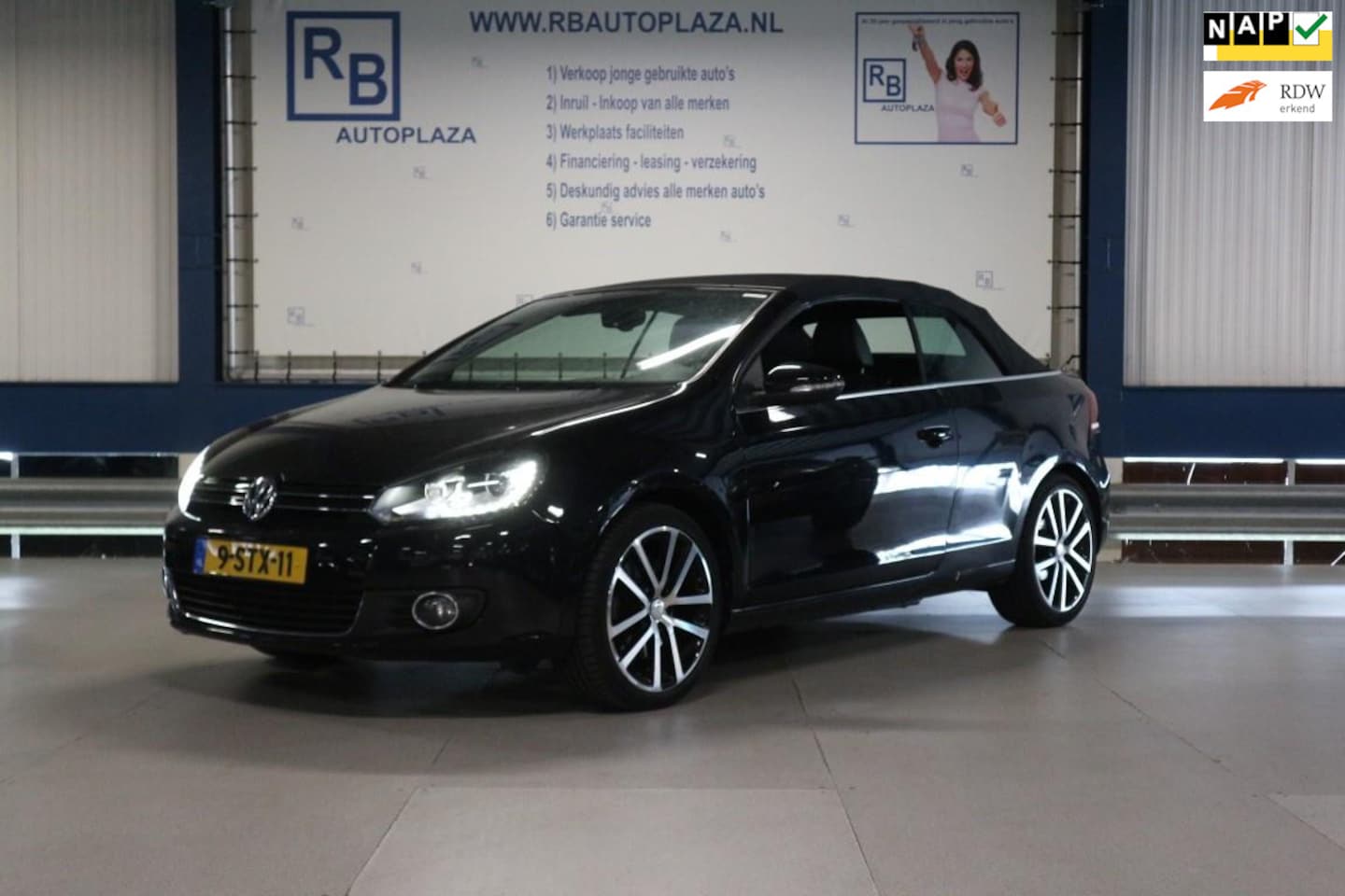 Volkswagen Golf Cabriolet - 1.4 TSI / AUTOMAAT / LEER / NAV / STOELVERWARMING / BLACK ON BLACK ! ! ! - AutoWereld.nl