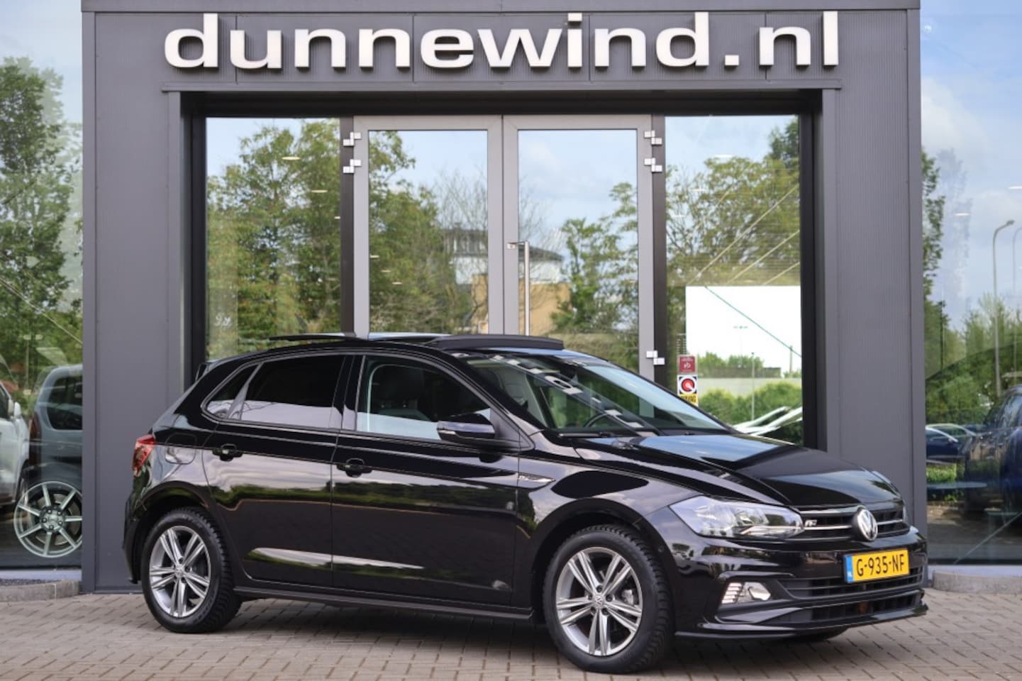 Volkswagen Polo - 1.0 TSI R-Line *Panorama*Clima*Parkeersensoren*Navi - AutoWereld.nl