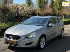 Volvo V60 - 2.4 D6 AWD Plug-In Hybrid Pure Limited Vol opties