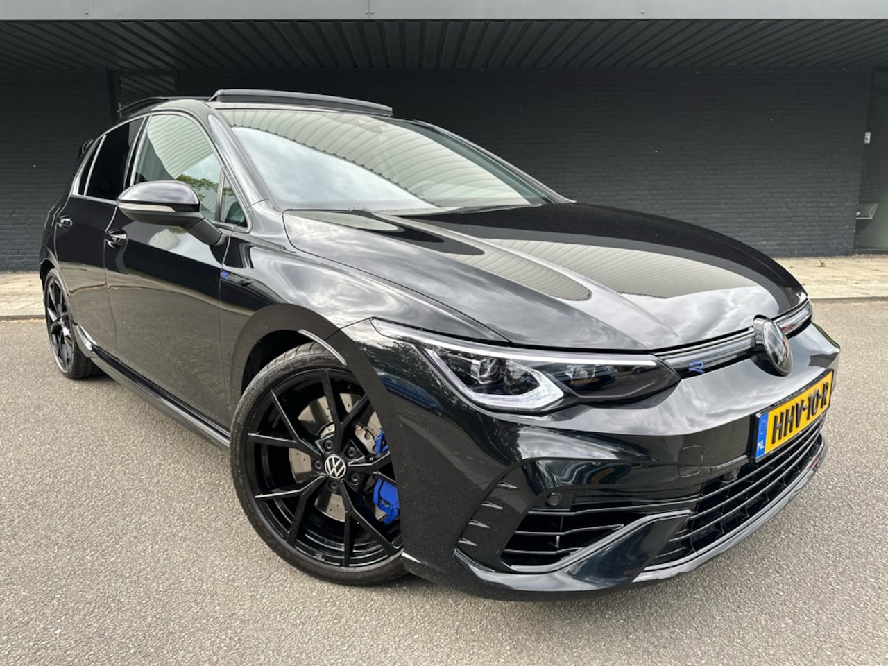 Volkswagen Golf - 2.0 TSI R 4Motion // Panoramadak // Akrapovic - AutoWereld.nl