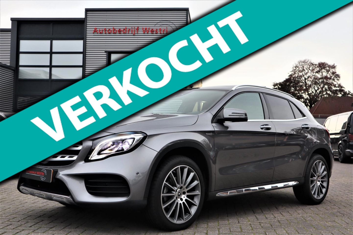 Mercedes-Benz GLA-Klasse - 180 Premium Plus | AMG Pakket | 360 cam | Harman/Kardon | Luxe Leder | Panorama | Carbon | - AutoWereld.nl