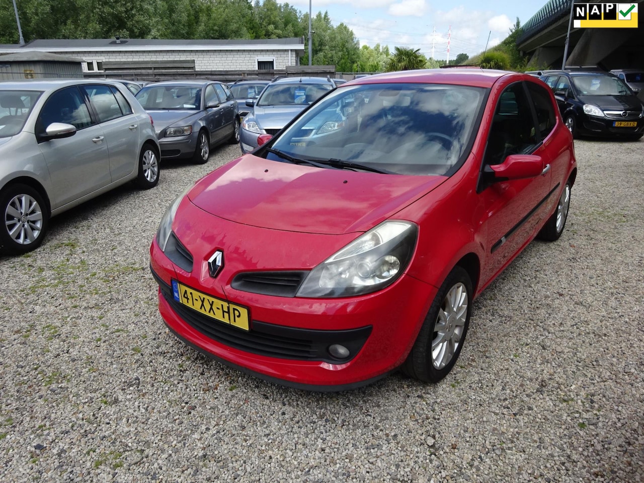 Renault Clio - 2.0-16V Dynamique S airco sportvelgen Apk 2-6-2026 - AutoWereld.nl