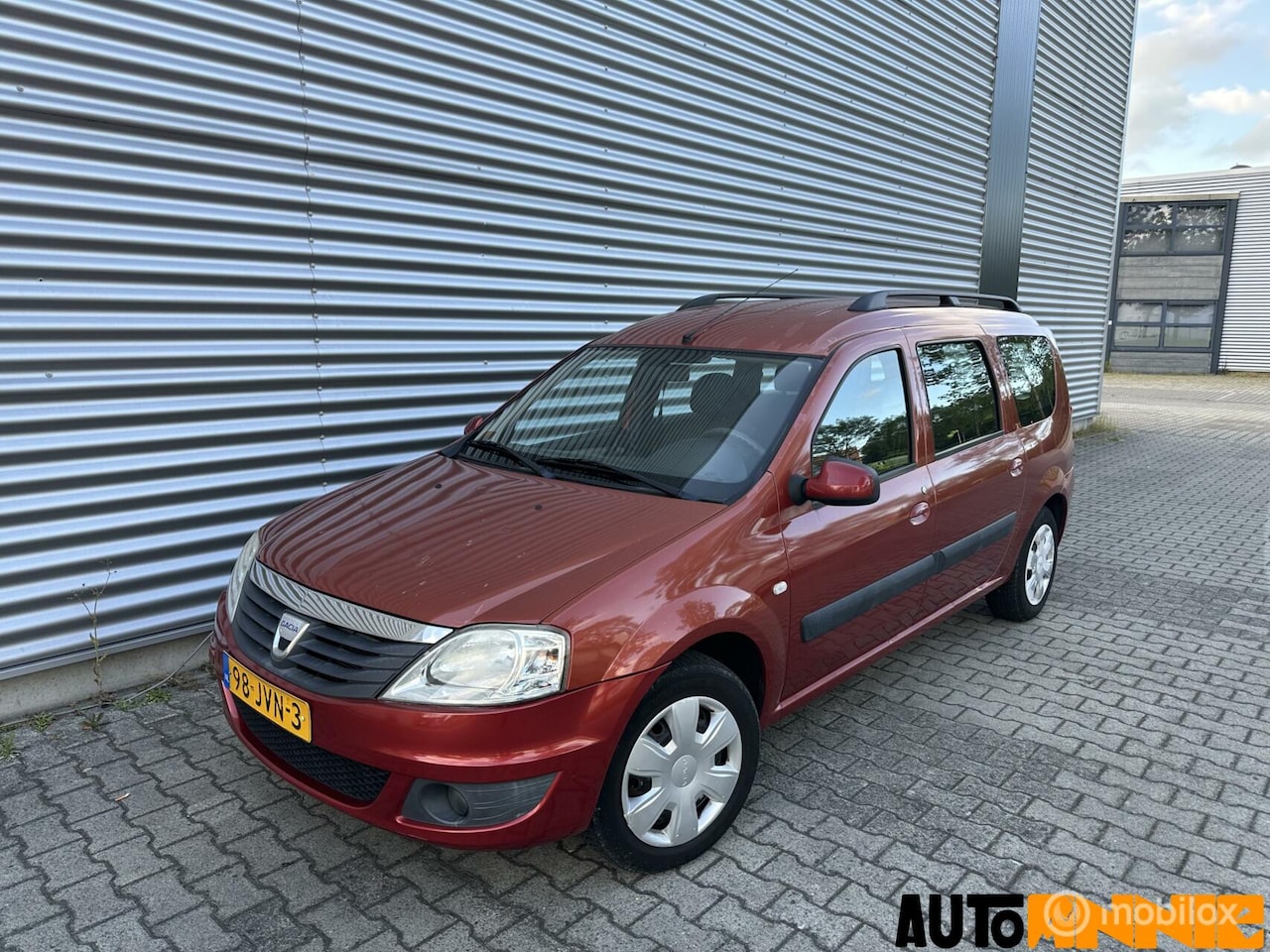 Dacia Logan MCV - 1.6-16V Blackline Cruise Airco - AutoWereld.nl