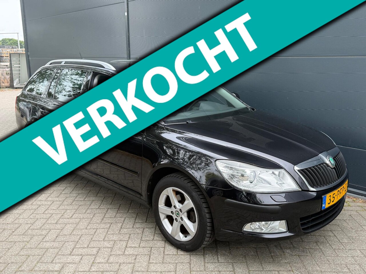Skoda Octavia Combi - 1.4 TSI Elegance Business Line/AUTOMAAT/Navi/Airco/bluetoo/stoelverwarming/voor en achter - AutoWereld.nl