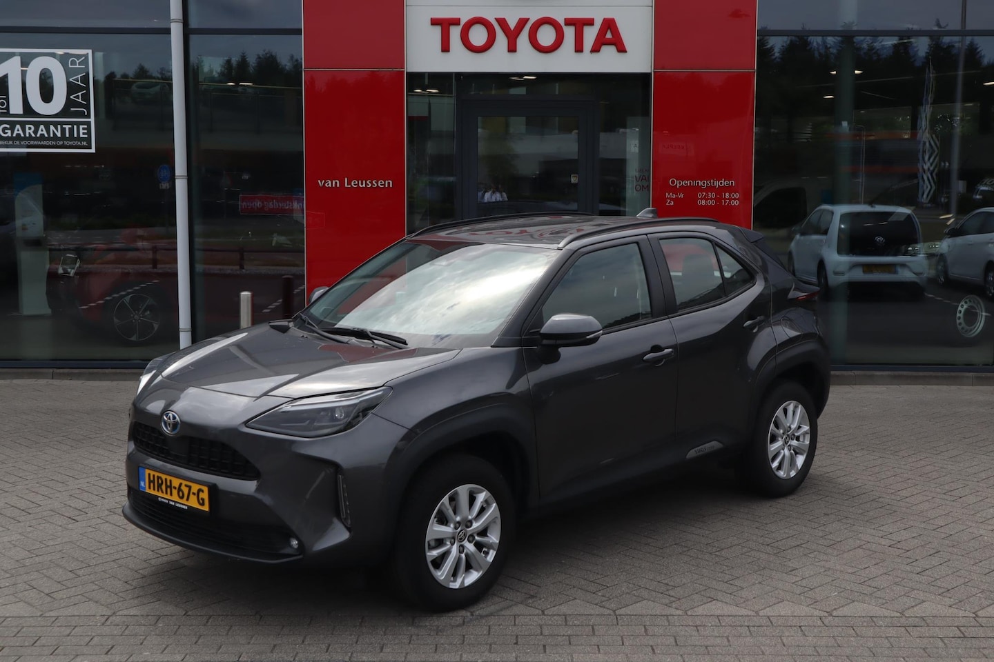 Toyota Yaris Cross - 1.5 HYBRID 115 DYNAMIC APPLE/ANDROID STUUR+STOELVERW. HEAD-UP NAVI EL-ACHTERKLEP KEYLESS - AutoWereld.nl