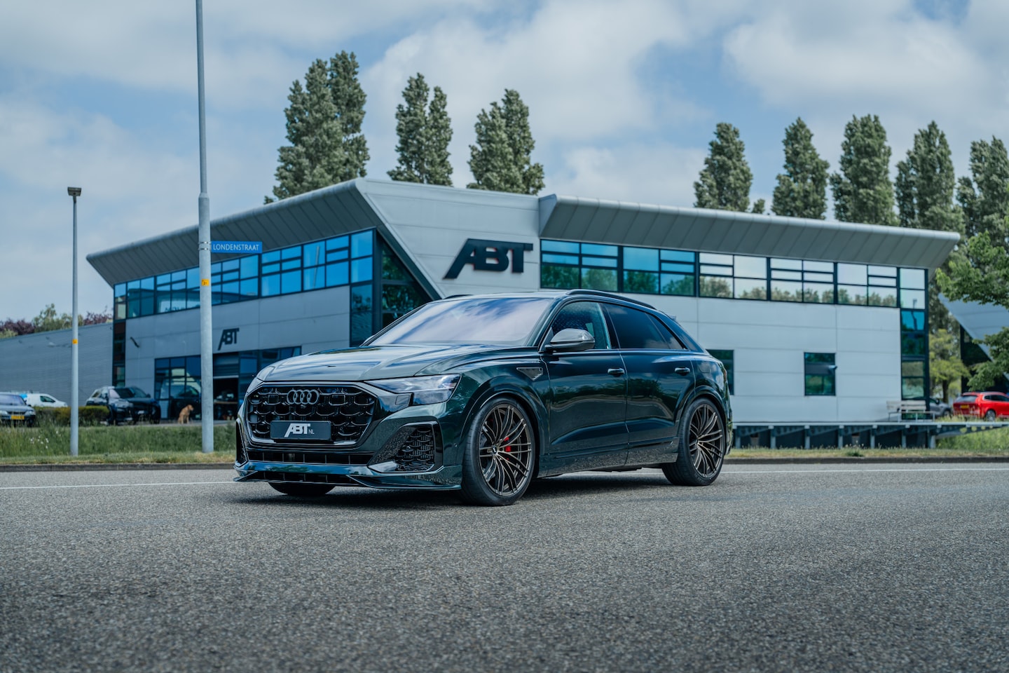 Audi Q8 - 60 TFSIe Competition ABT | ABT Power S 570pk | ABT Aero | ABT HR23 matt racing gold | ABT - AutoWereld.nl