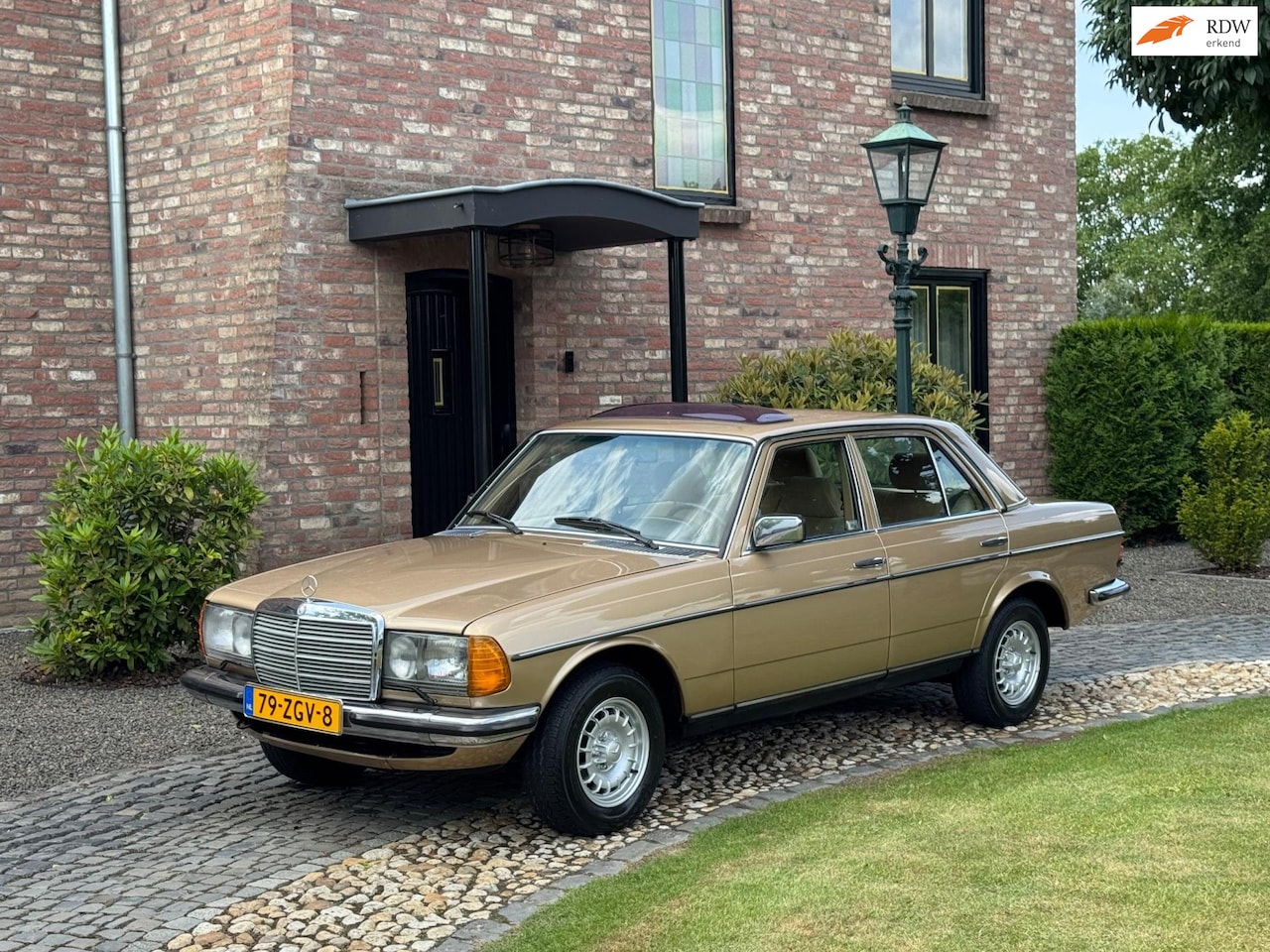 Mercedes-Benz 200-serie - W123 Automaat Schuifdak Mooi!! - AutoWereld.nl