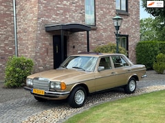 Mercedes-Benz Pullman - W123 200 Automaat Schuifdak Mooi