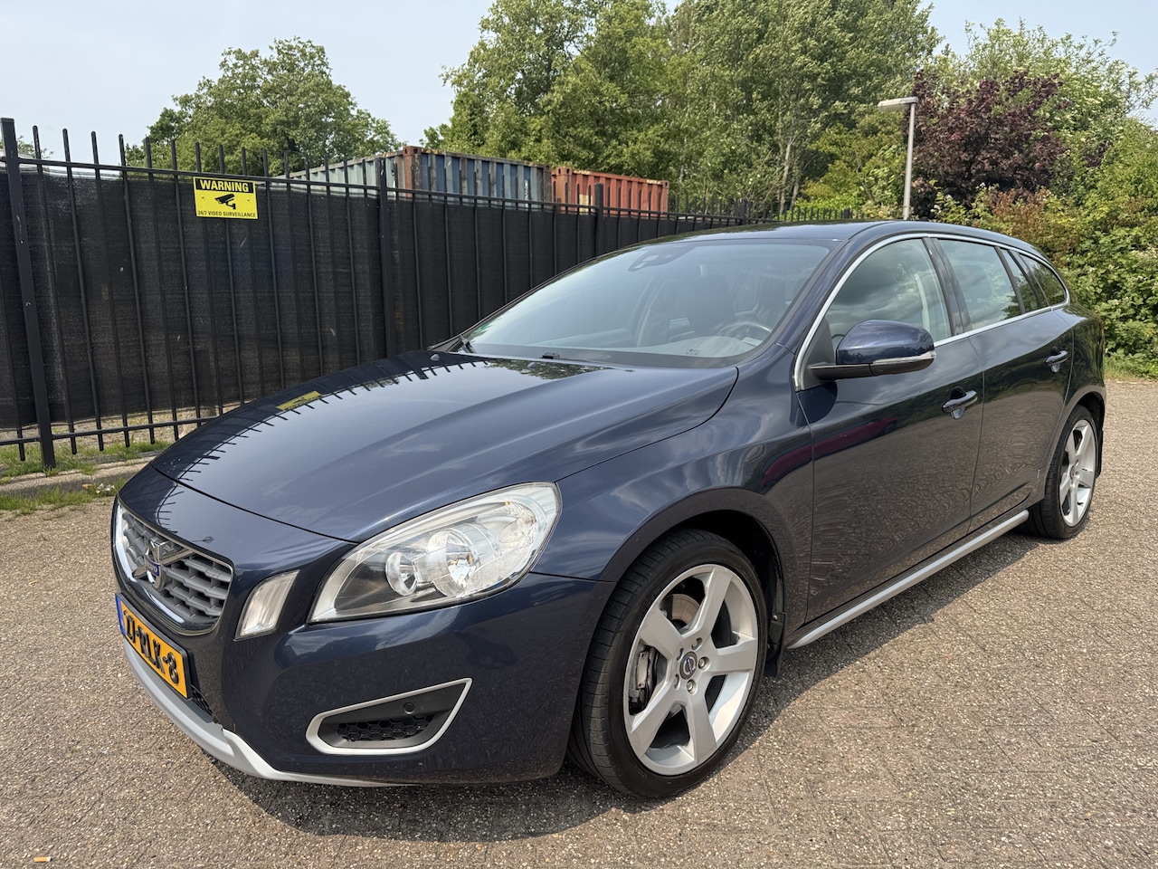 Volvo V60 - 2.0T 200 PK Autom/Tiptr Momentum Leer/Navi/Stlverw/Clima/Cruise - AutoWereld.nl