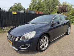 Volvo V60 - 2.0T 200 PK Autom/Tiptr Momentum Leer/Navi/Stlverw/Clima/Cruise