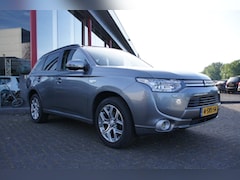 Mitsubishi Outlander - 2.0 PHEV Instyle SCHUIFDAK NAVI BLUETOOTH CAMERA