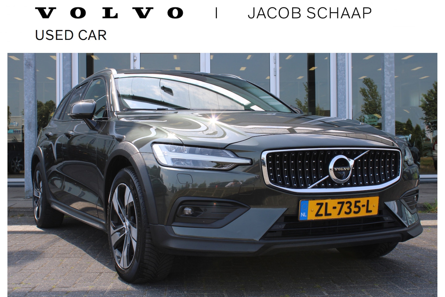 Volvo V60 Cross Country - D4 Automaat AWD Intro Edition | Trekhaak | Blis| Schuif/kanteldak | 360 Camera | Head-Up - AutoWereld.nl