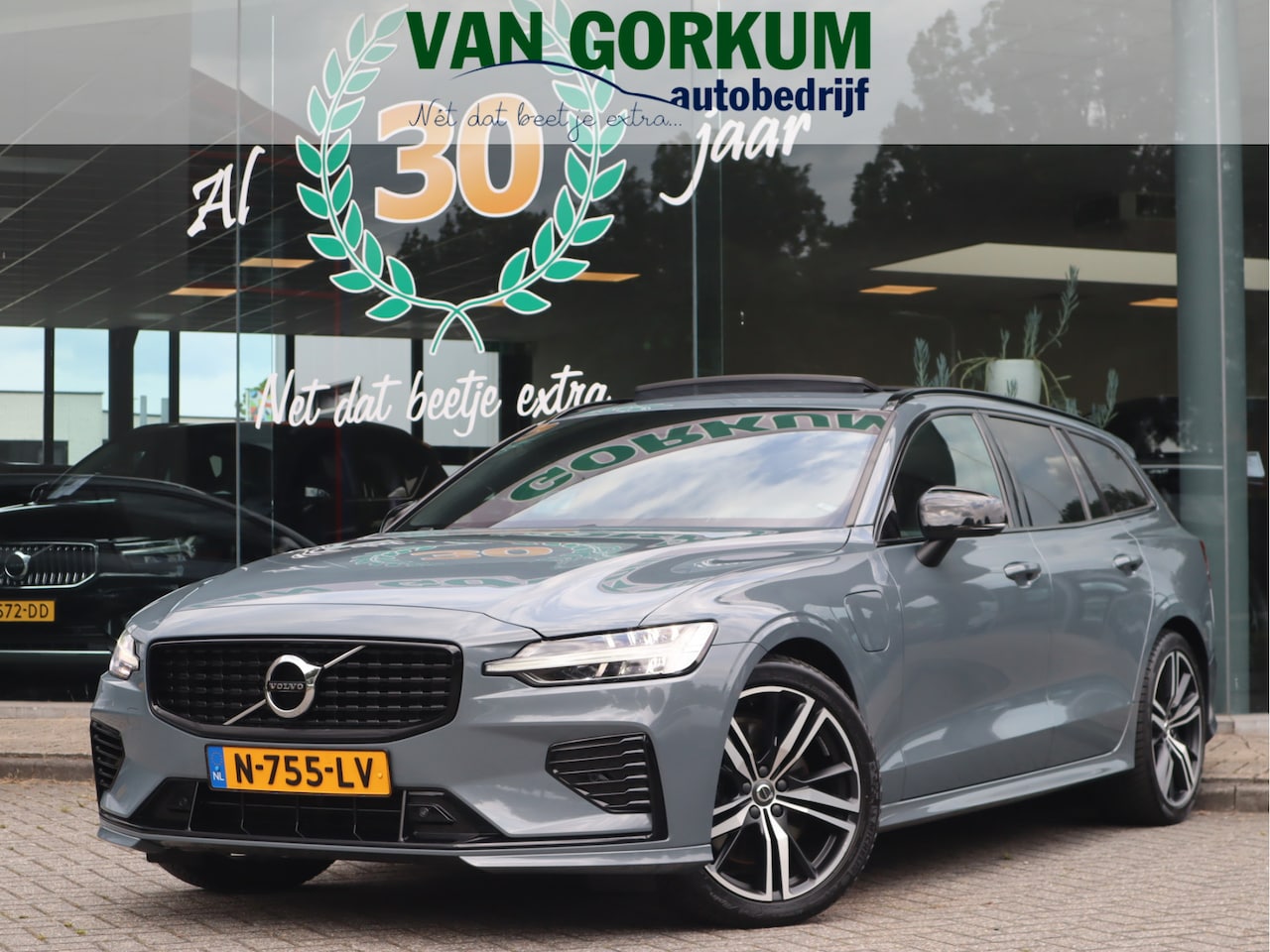 Volvo V60 - 2.0 T8 Recharge AWD R-Design / Panodak / Bodykitt - AutoWereld.nl