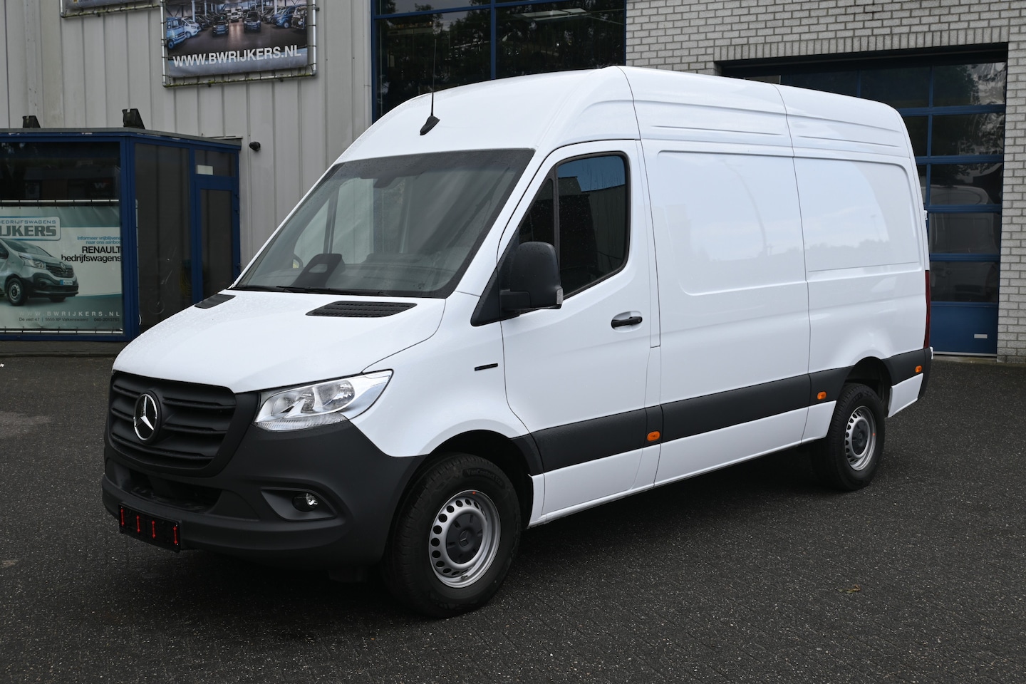 Mercedes-Benz eSprinter - 320 L2H2 Pro 56kWh Winter pakket plus, DC laden 115kW - AutoWereld.nl
