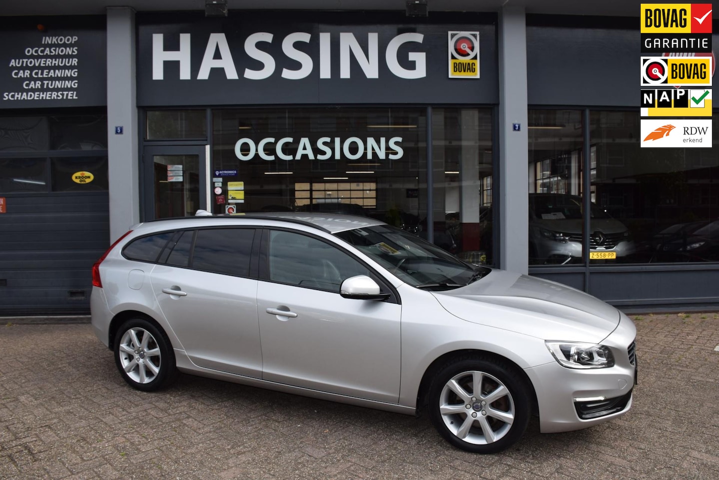 Volvo V60 - 1.5 T2 Kinetic 1.5 T2 Kinetic , Automaat, Navi, PDC voor-achter, Sport lederen stoelen , Cruise contr. Ra - AutoWereld.nl
