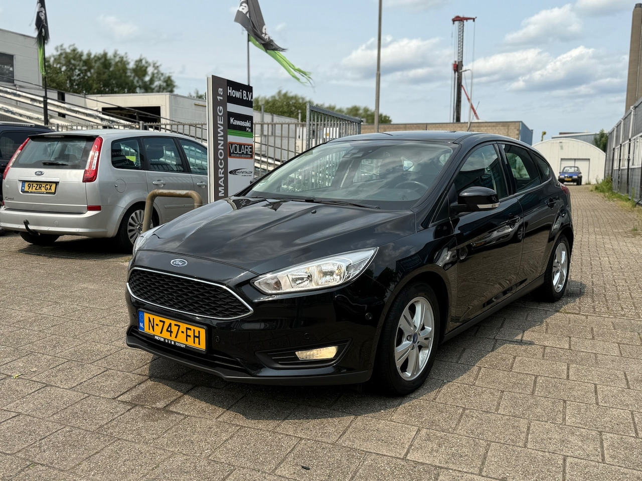 Ford Focus - 1.0 Ambiente FACELIFT | VOLL OPTIONS | ZELF INPARKEREN | STUURVERW - AutoWereld.nl