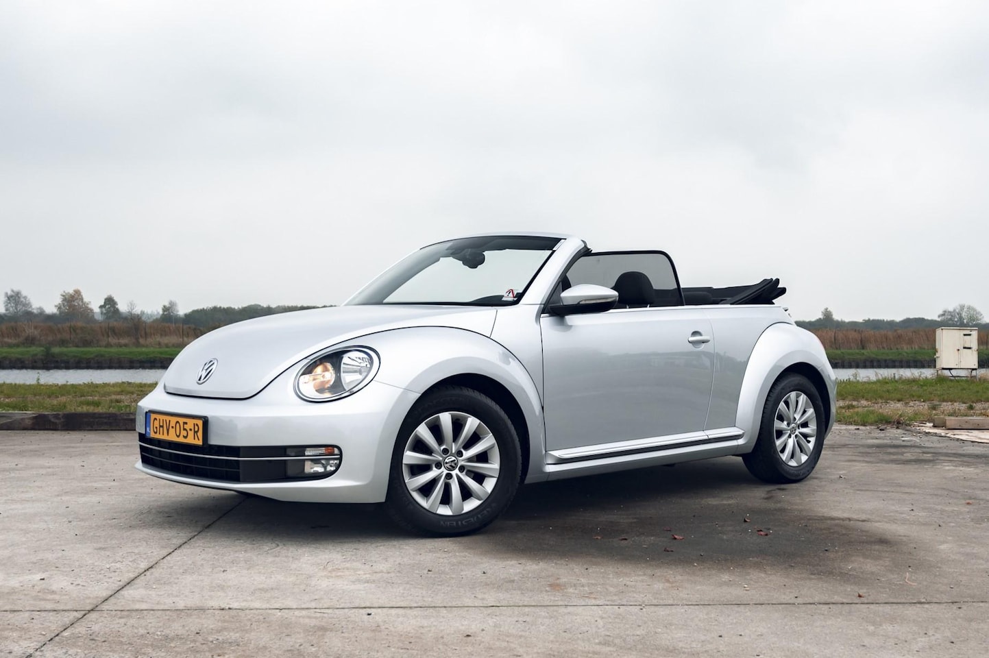 Volkswagen Beetle Cabriolet - 1.2 TSI BlueMotion | STOELVERW. | LM VELGEN | ALL SEASON BANDEN - AutoWereld.nl