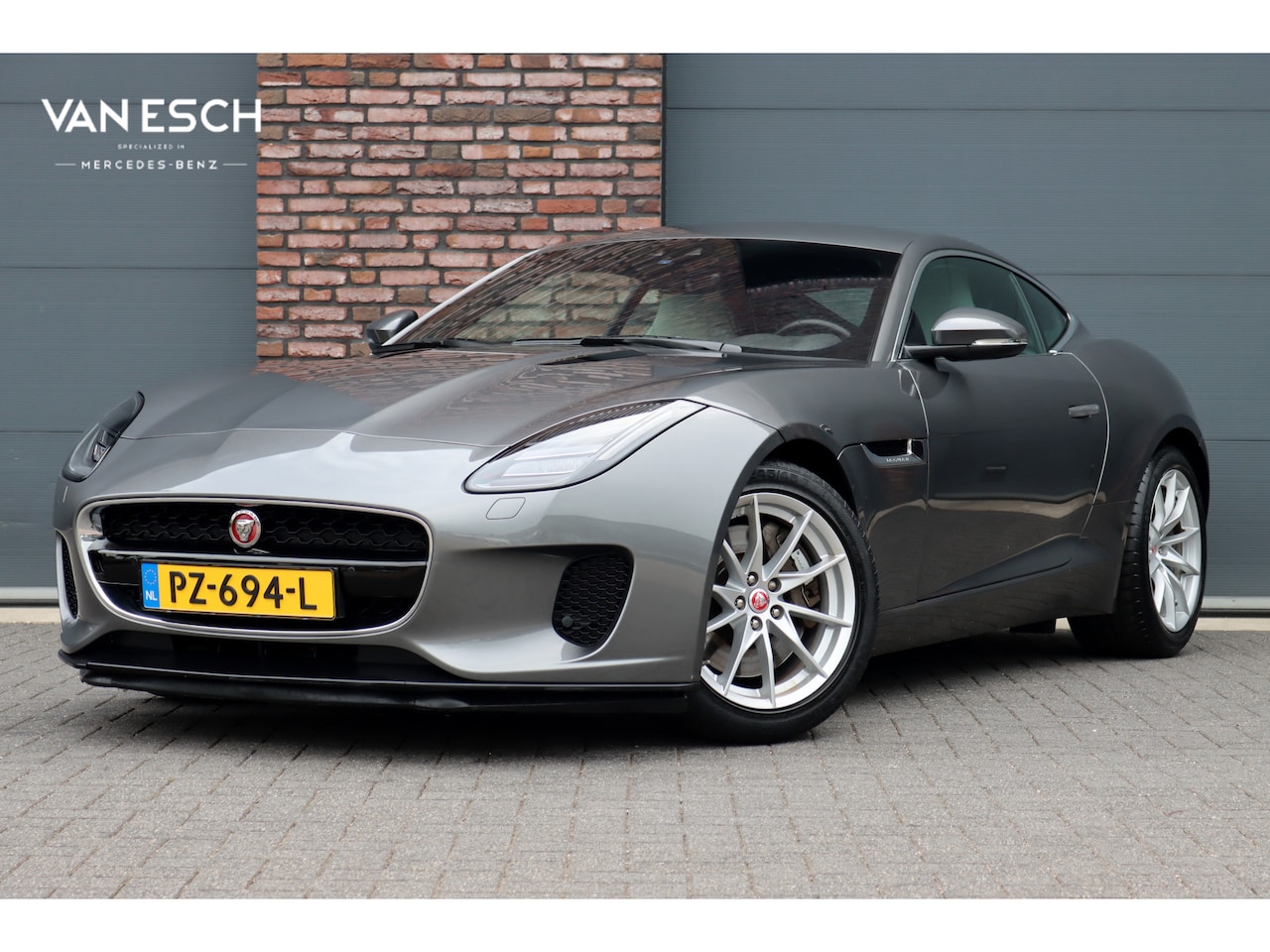 Jaguar F-type - 2.0T 301 PK Aut8 | Camera | LED | Sfeerverlichting | Meridian Sound | Lane Assist | Cruise - AutoWereld.nl