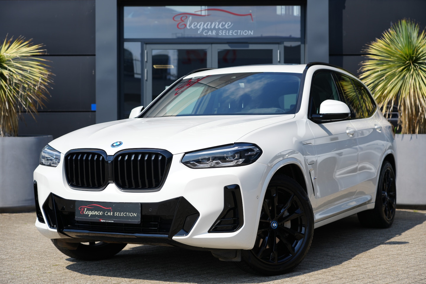 BMW X3 - xDrive30e M Sport High Executive 292pk Panoramadak/Stoelverwarming/Camera - AutoWereld.nl