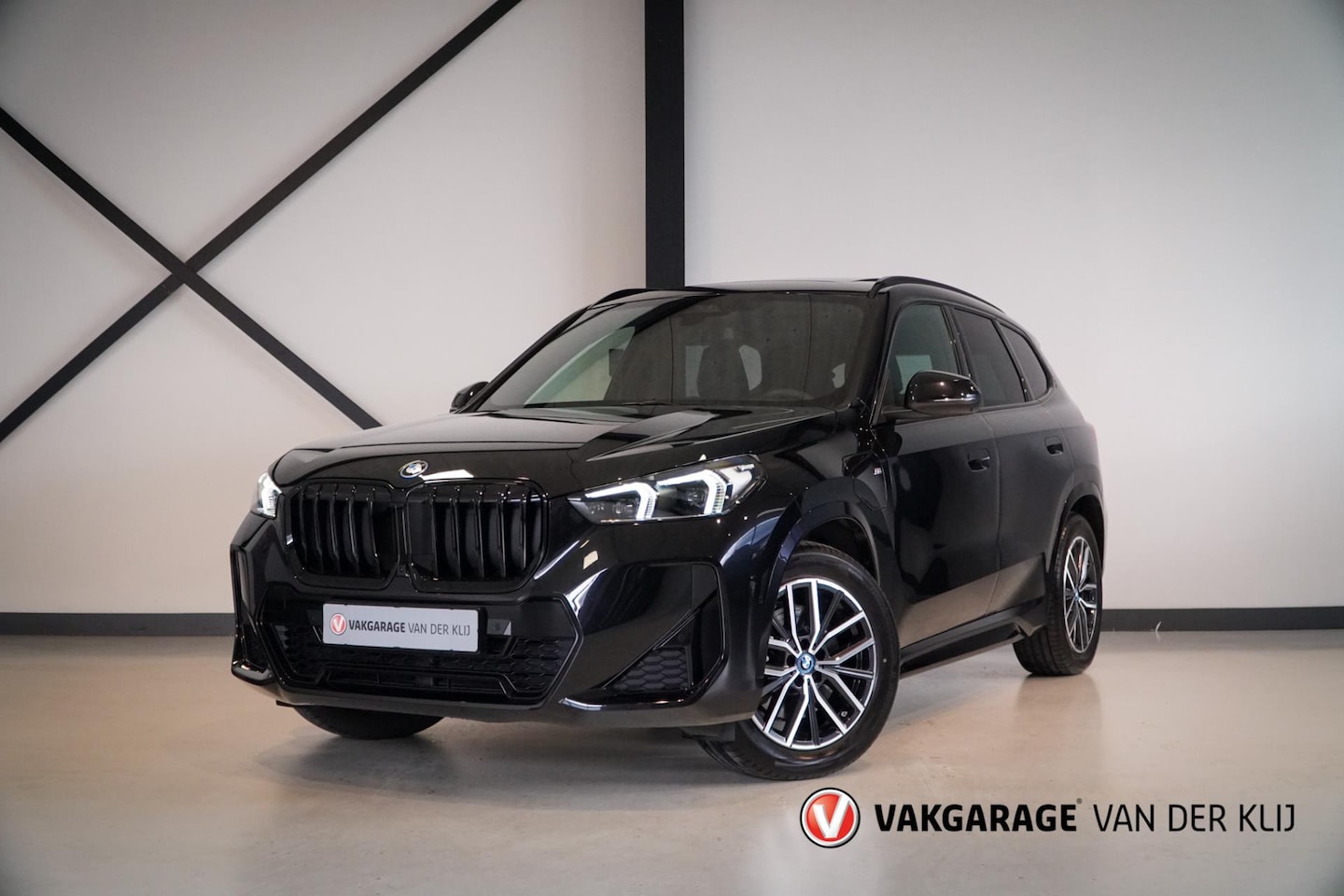 BMW X1 - XDrive30e M-Sport | Panorama | Trekhaak | 360 Camera | Driving Ass. + | Head-Up | Adapt. M - AutoWereld.nl