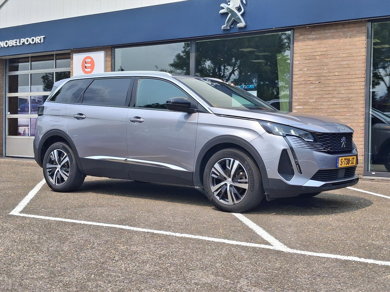Peugeot 5008 - 1.2 PureTech 130pk S&S Allure Pack Business Navigatie | Cruise & Climate control | Achteru - AutoWereld.nl