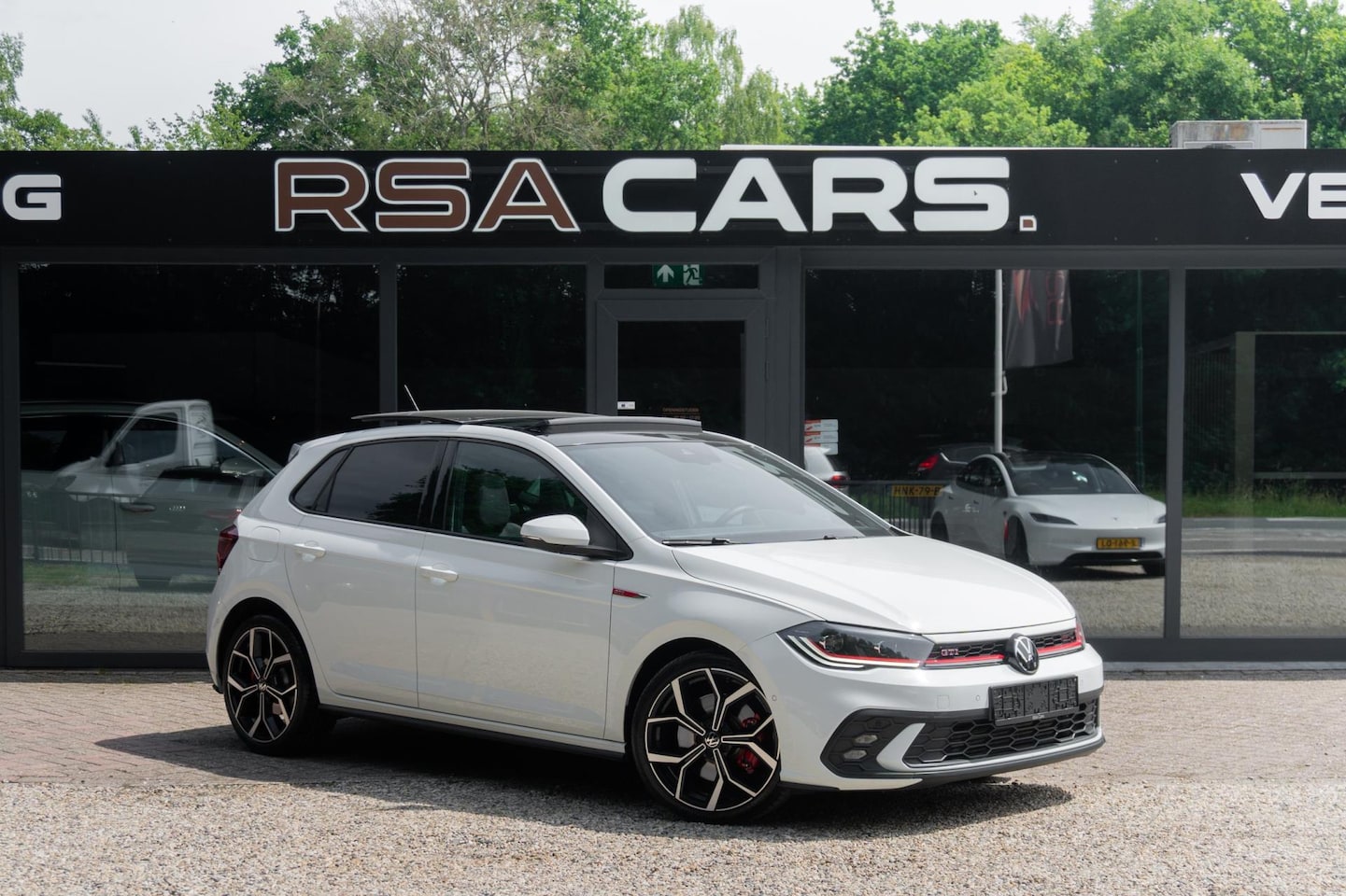 Volkswagen Polo - 2.0 TSI GTI / Pano / Full Option / - AutoWereld.nl