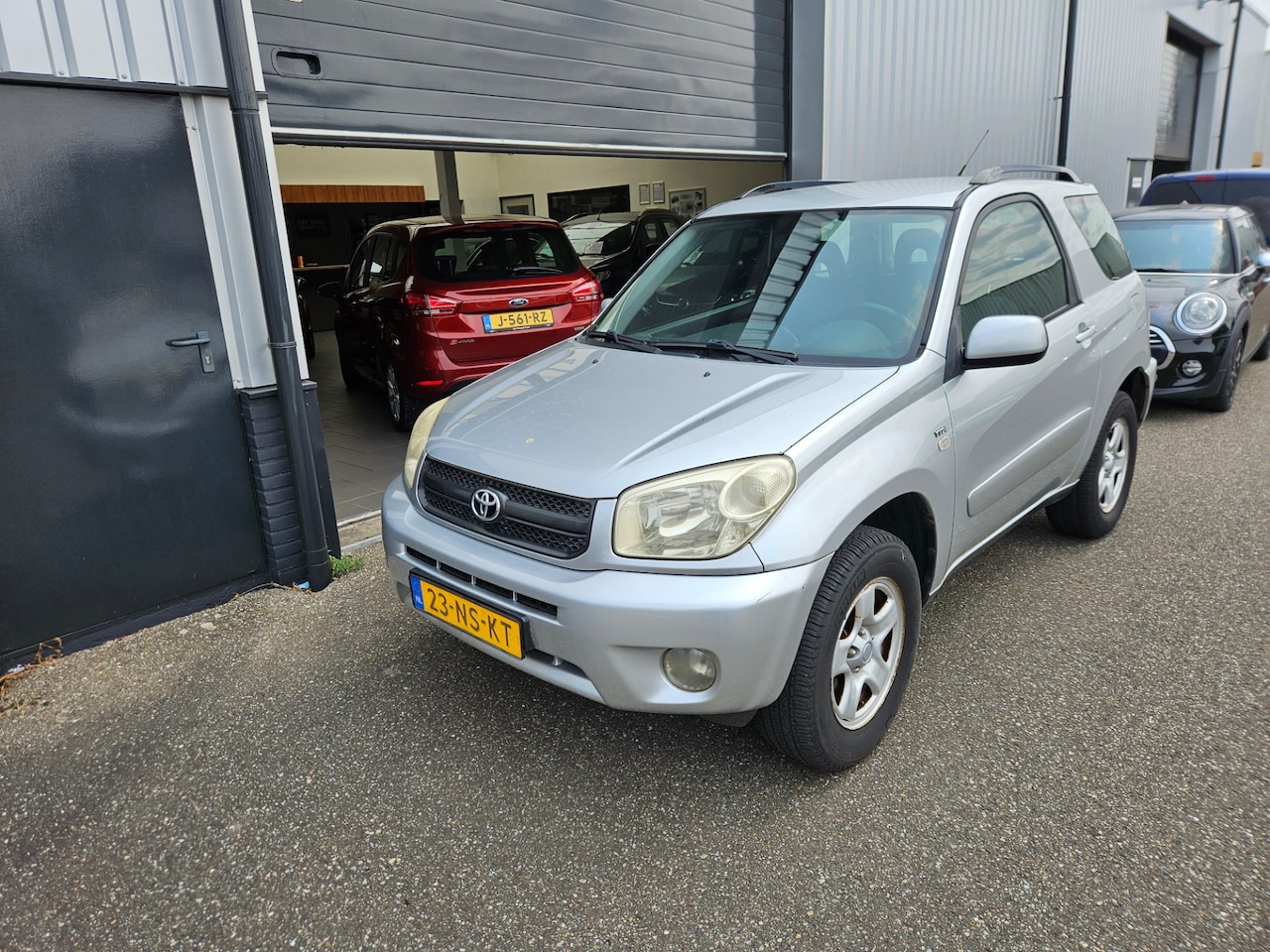 Toyota RAV4 - 1.8-16V VVT-i Luna 1.8-16V VVT-i Luna - AutoWereld.nl