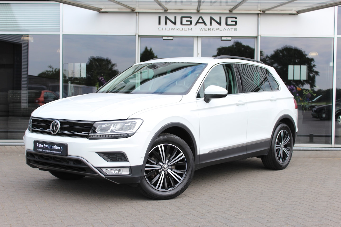 Volkswagen Tiguan - 1.4 TSI ACT Comfortline | Camera | Trekhaak | Automaat - AutoWereld.nl