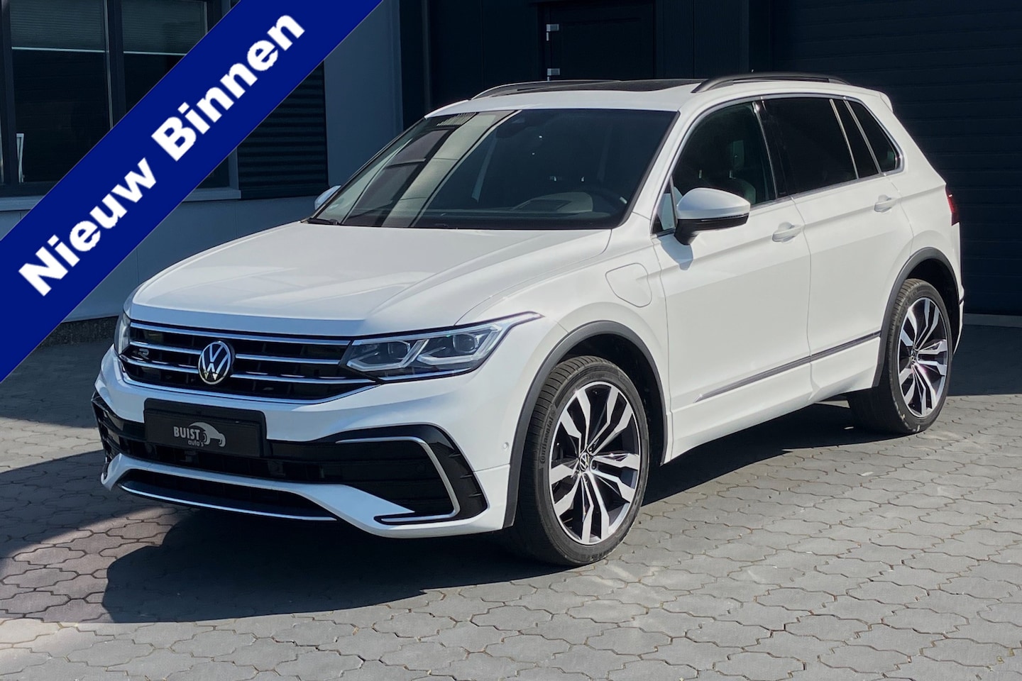 Volkswagen Tiguan - 1.4 TSI eHybrid R-Line PANO LEER IQ LIGHT 20" HUD VOL! - AutoWereld.nl