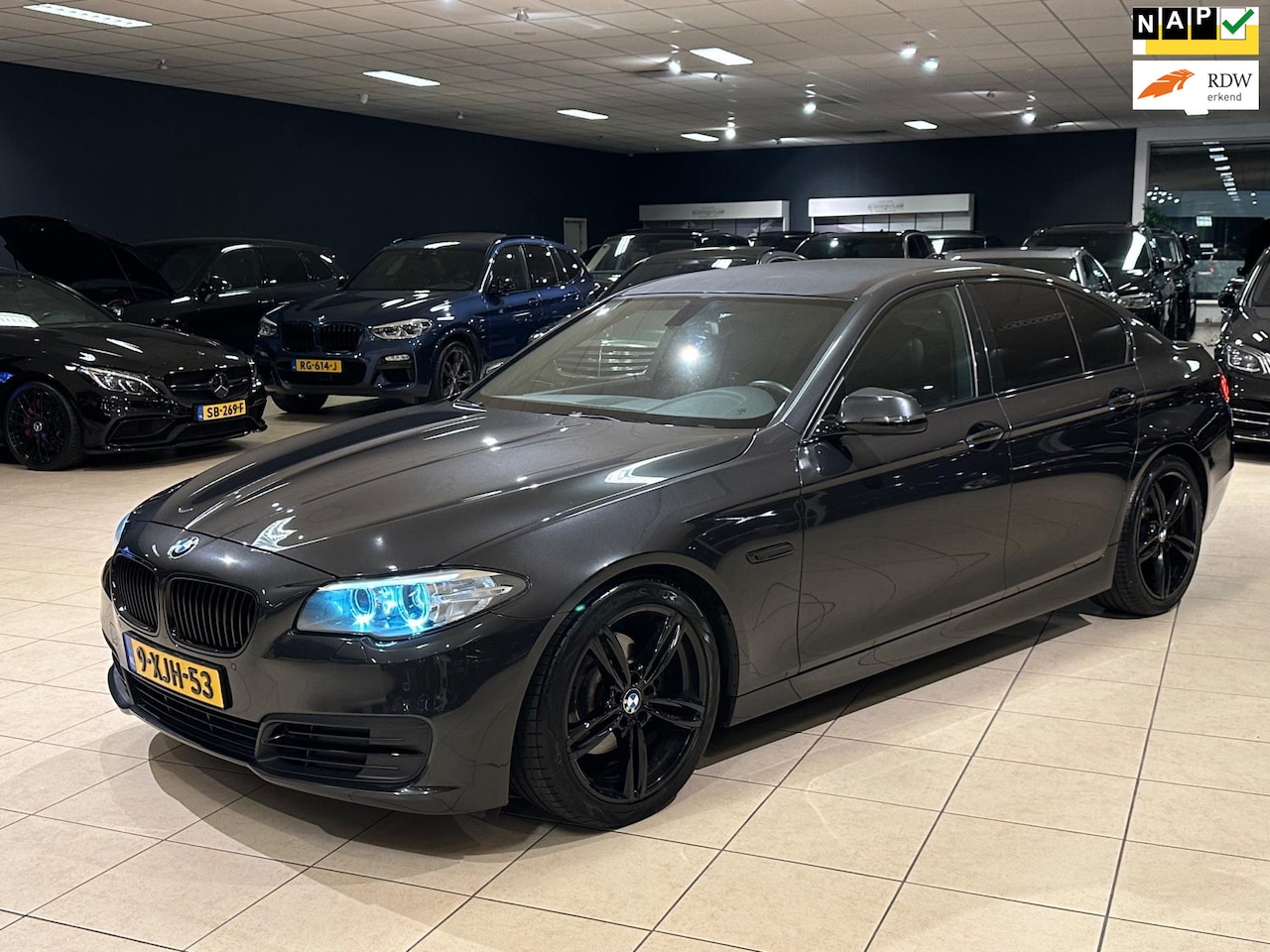 BMW 5-serie - 518d High Exe|LCI|NAP|Leder|Xenon|AUT-8|Digitale teller - AutoWereld.nl