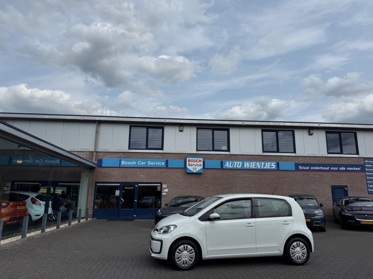 Volkswagen Up! - 1.0 Move up! | BlueM 5-Drs | Airco | Cruise - AutoWereld.nl
