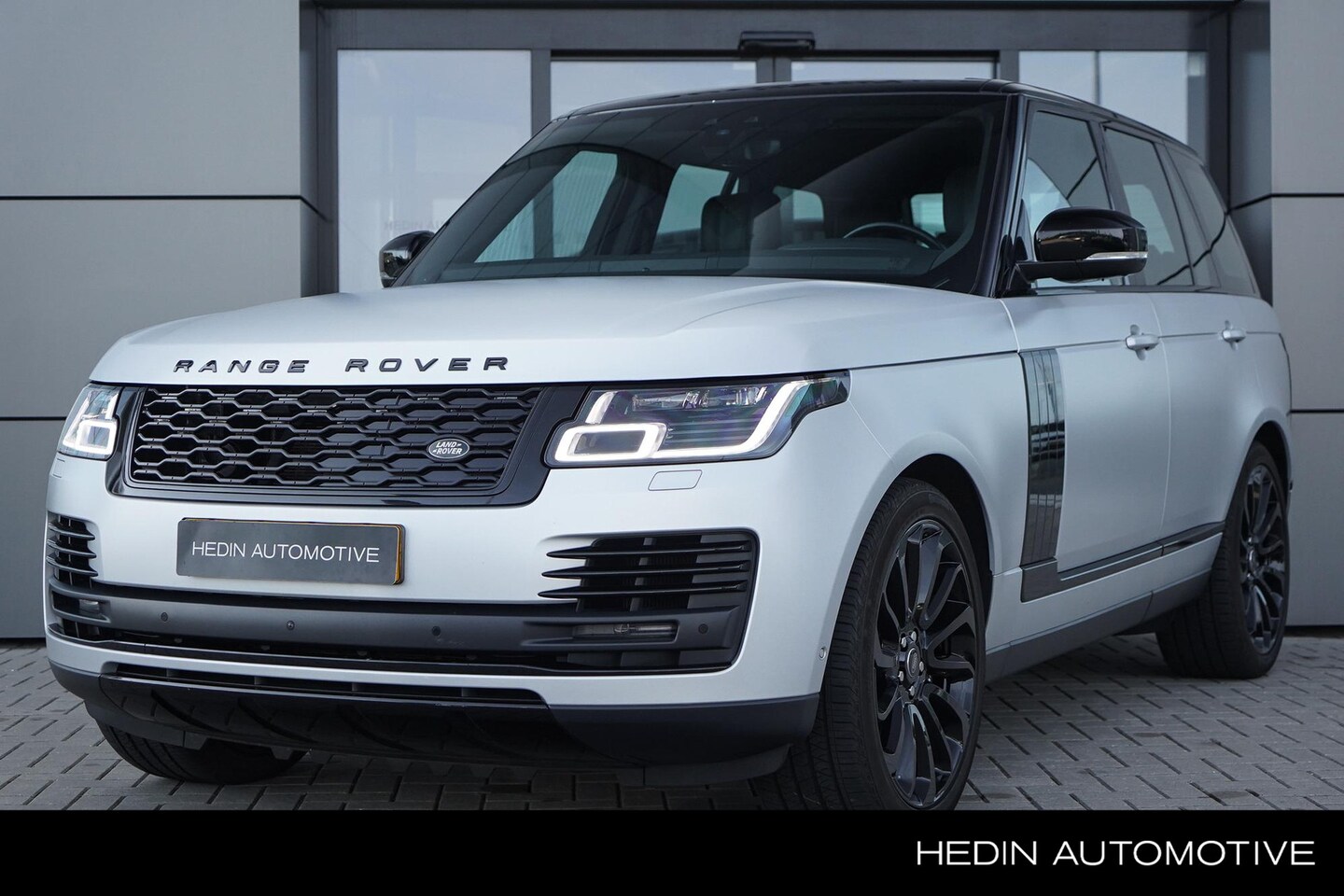 Land Rover Range Rover - P400e Limited Edition | Elektrisch panoramadak | SVO Palette lak | Stoelventilatie | - AutoWereld.nl
