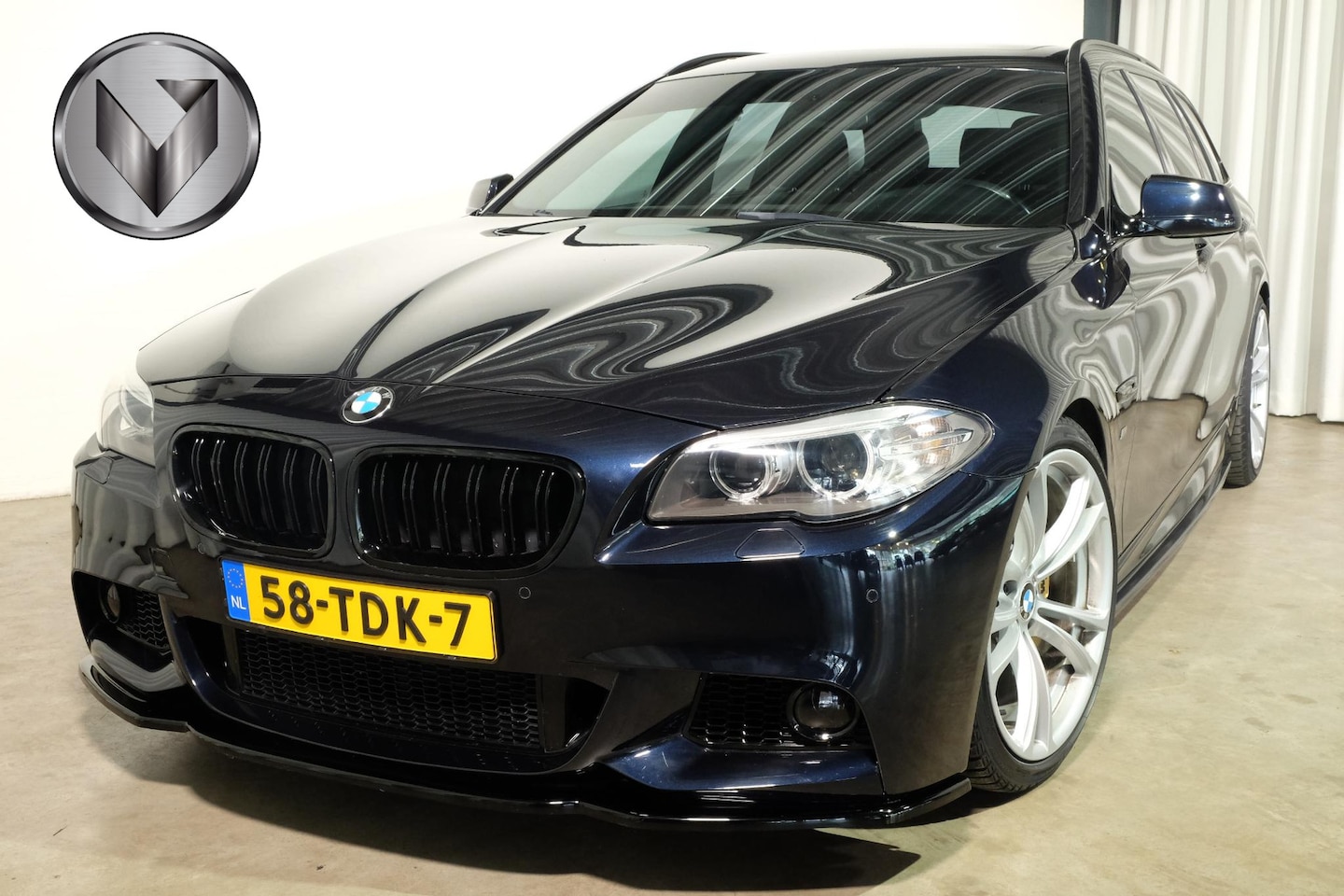BMW 5-serie Touring - 528i High Executive M Pakket Pano dak - AutoWereld.nl