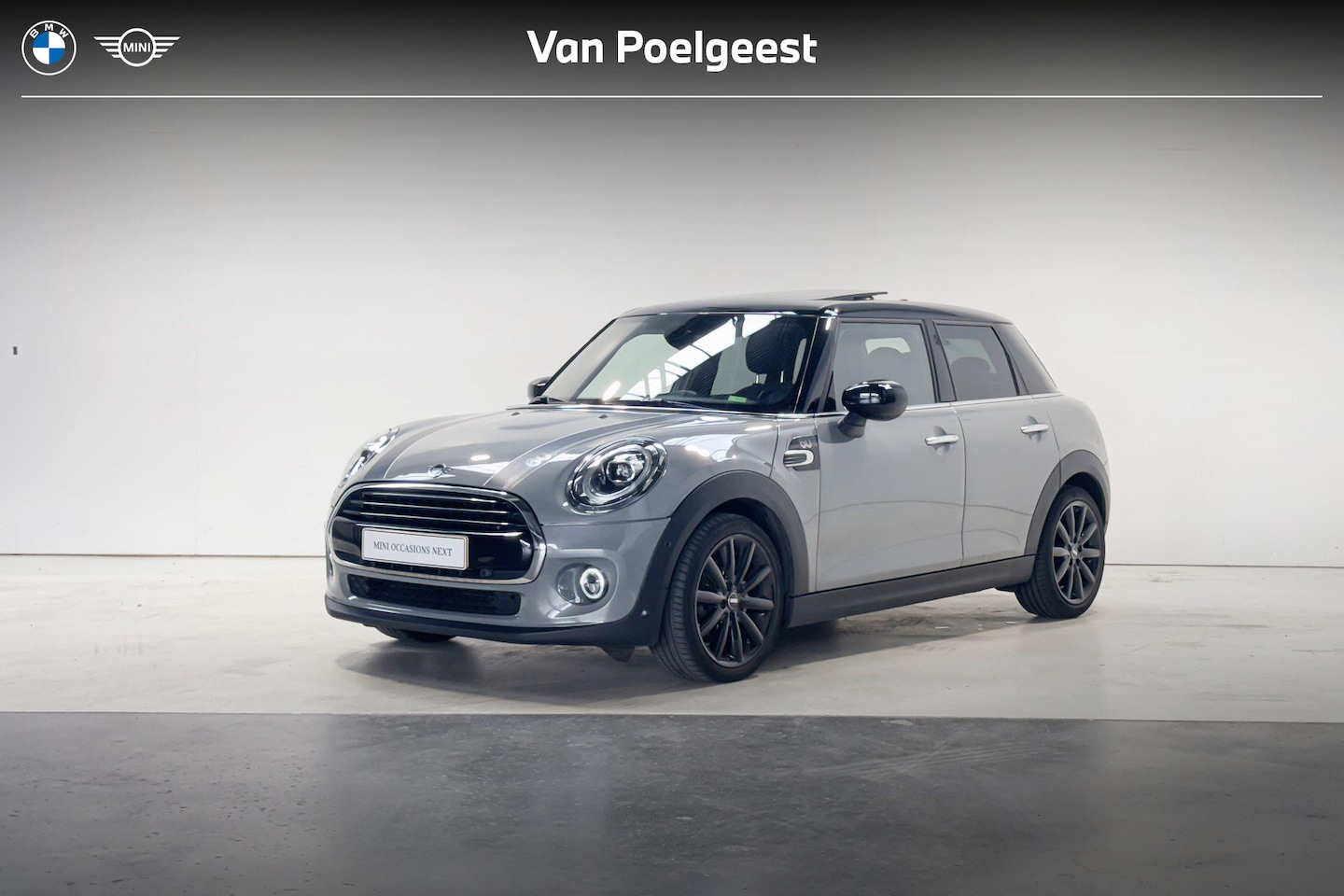 MINI Cooper - 5-deurs 60 Years Edition Chili Serious Business Aut. - AutoWereld.nl